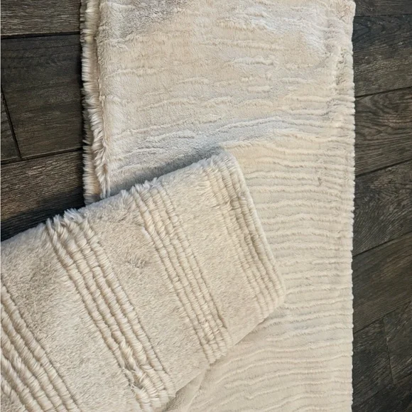 FRYE Faux fur king set of pillow cases brand new cream tan brown SOFT - Picture 3 of 5